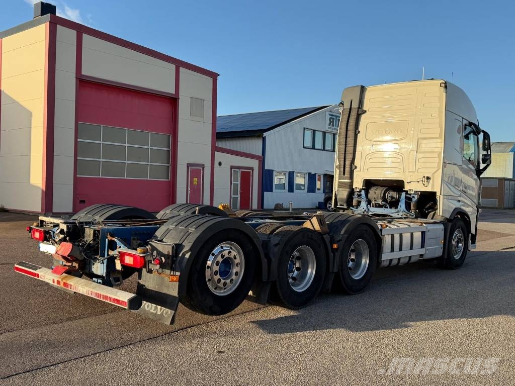 Volvo FH 8X4*4 Seria nr 3980 Šasija ar kabīni