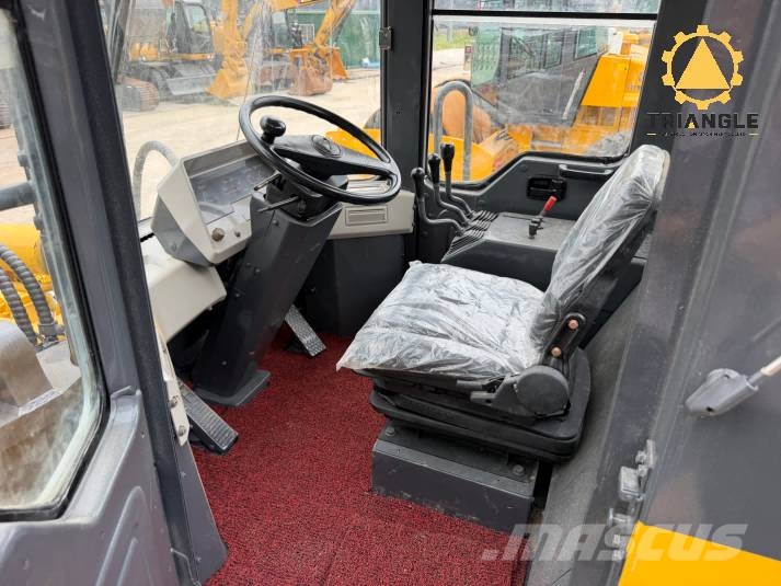 Komatsu WA 320 輪胎式裝載機