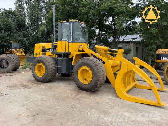 Komatsu WA 320 輪胎式裝載機