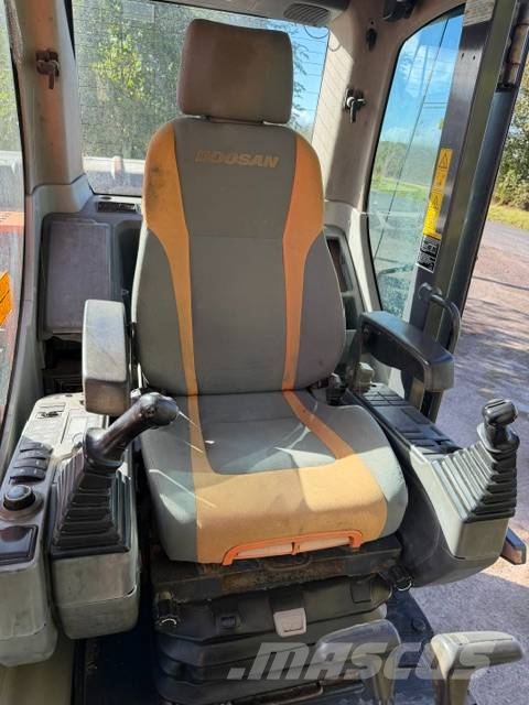 Doosan DX 140 LC Pelle sur chenilles