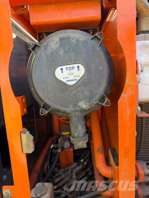 Doosan DX 140 LC Pelle sur chenilles