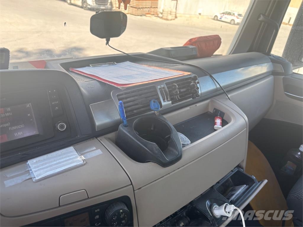 MAN TGS 35.420 8X4 BB شاحنات بمقصورة وهيكل