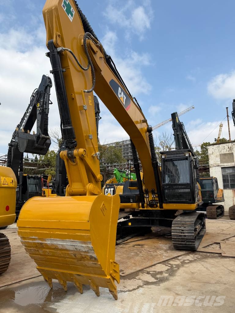 CAT 325D2L   3000 units excavators in stock Gravemaskiner på larvebånd
