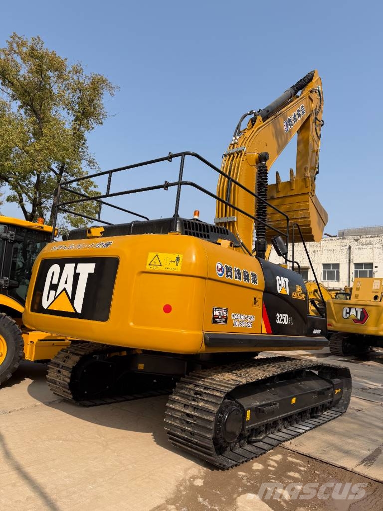 CAT 325D2L   3000 units excavators in stock Gravemaskiner på larvebånd