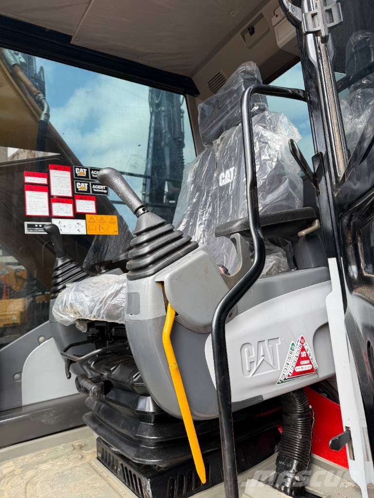 CAT 325D2L   3000 units excavators in stock Gravemaskiner på larvebånd