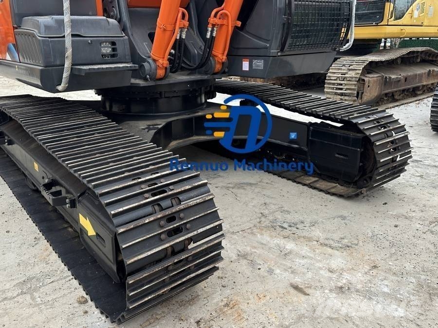 Hitachi ZX 240 حفارات زحافة