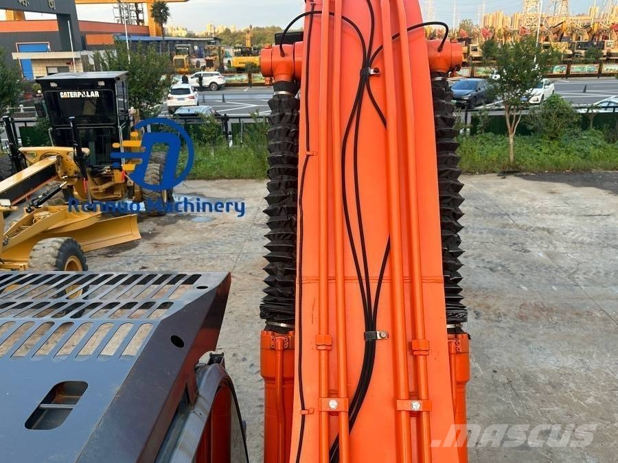 Hitachi ZX 240 حفارات زحافة