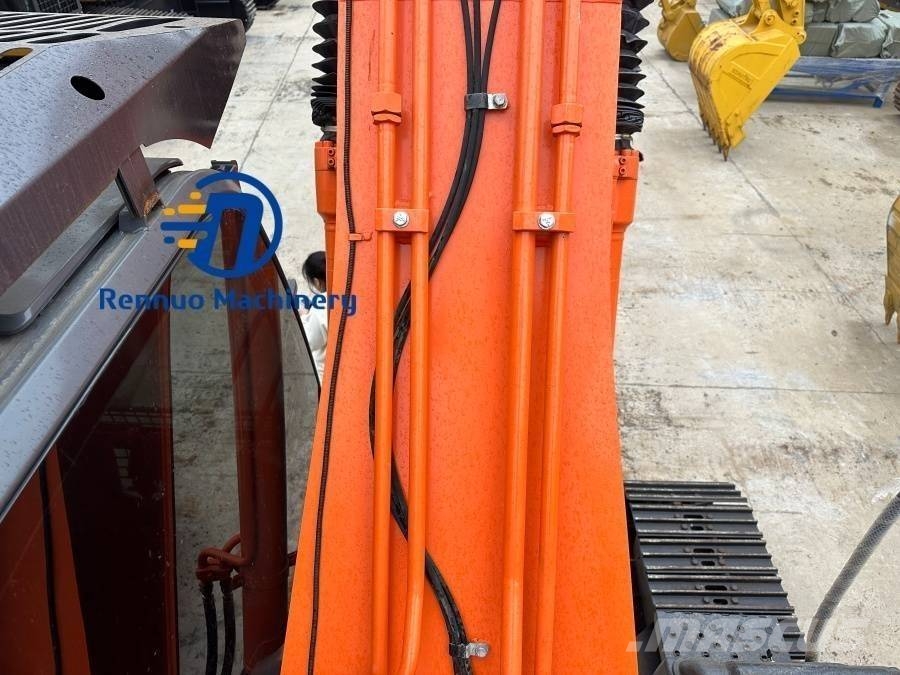 Hitachi ZX 240 حفارات زحافة