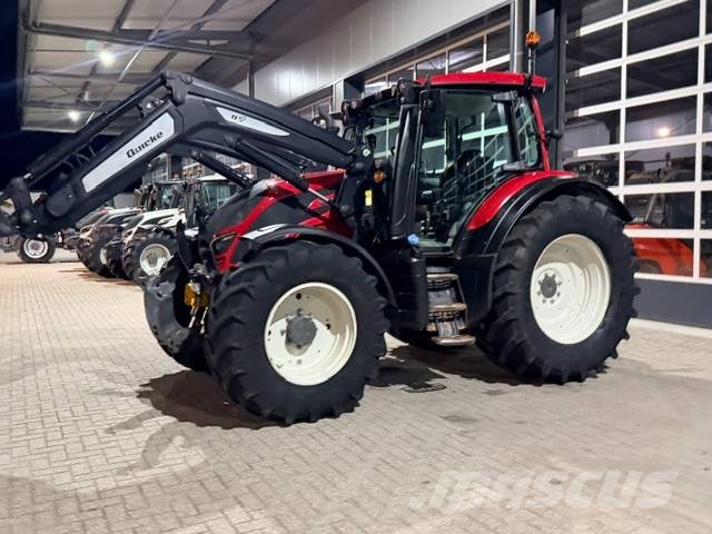 Valtra N134 Hitech, FH+PTO + Voorlader 3200 uur! Traktorer
