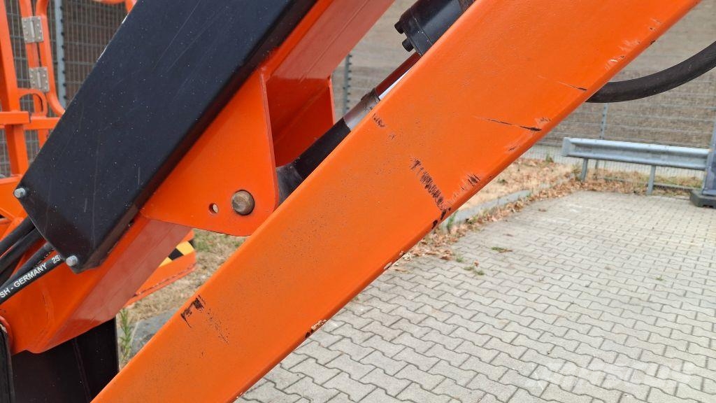 JLG 800AJ Articulated boom lifts