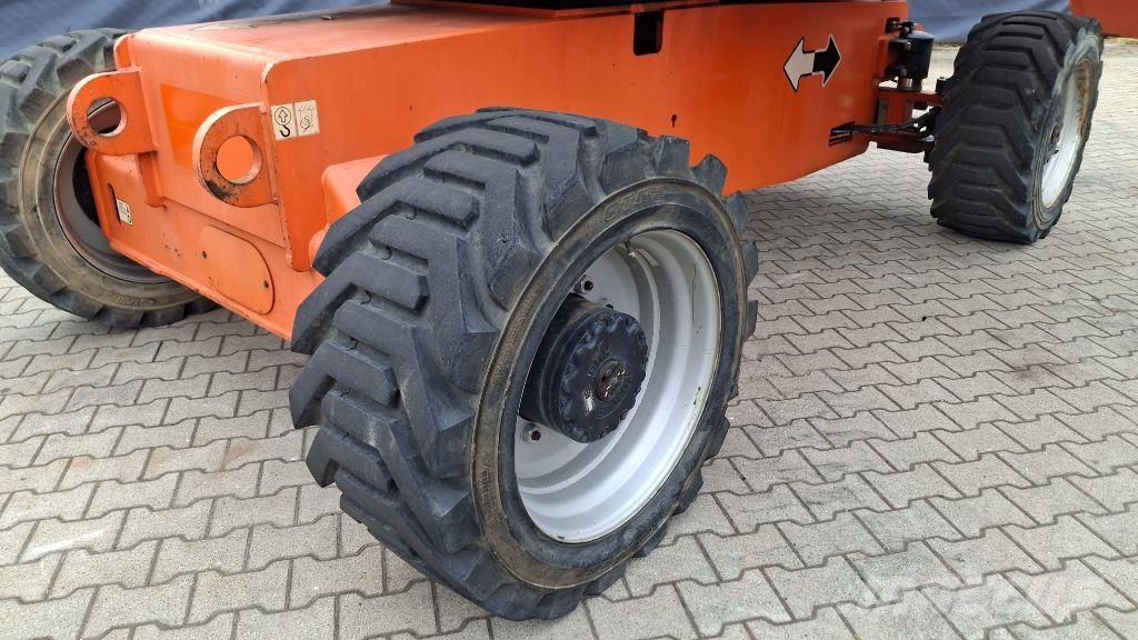 JLG 800AJ Articulated boom lifts