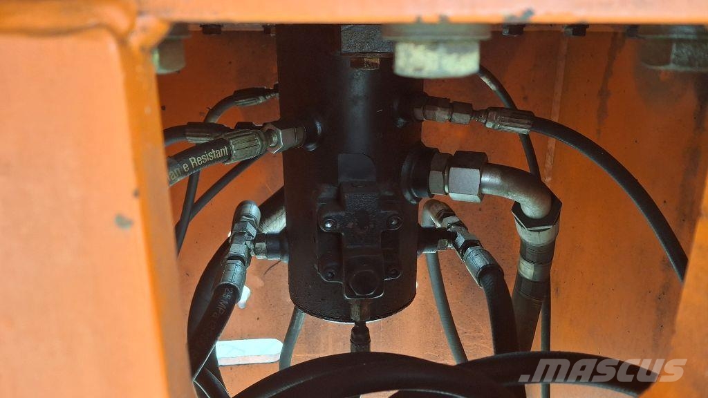 JLG 800AJ Articulated boom lifts
