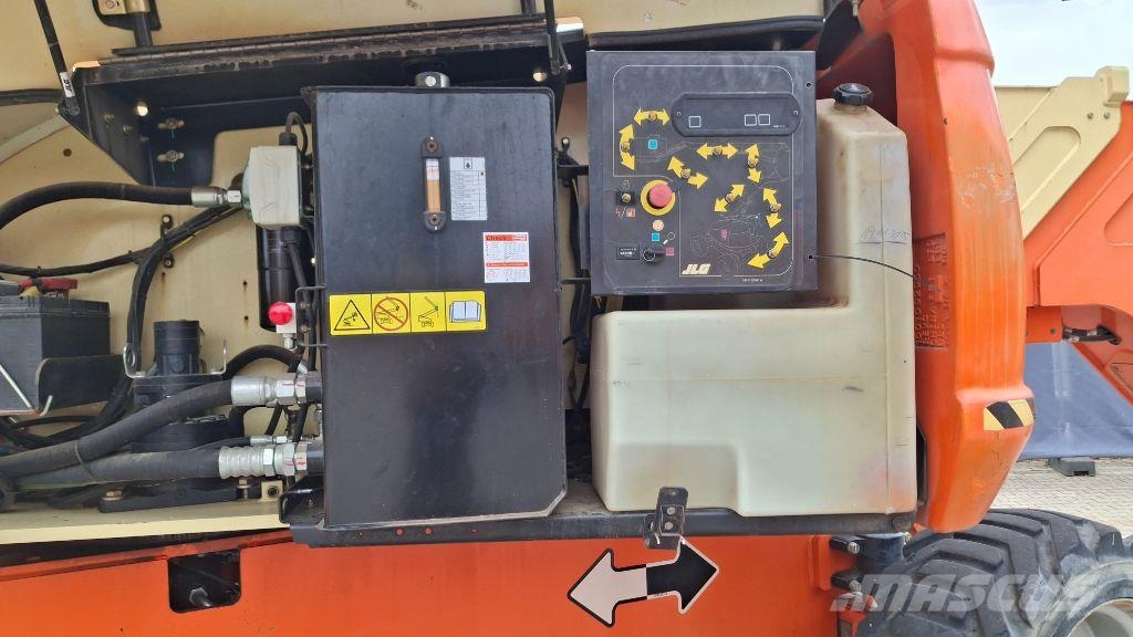 JLG 800AJ Articulated boom lifts
