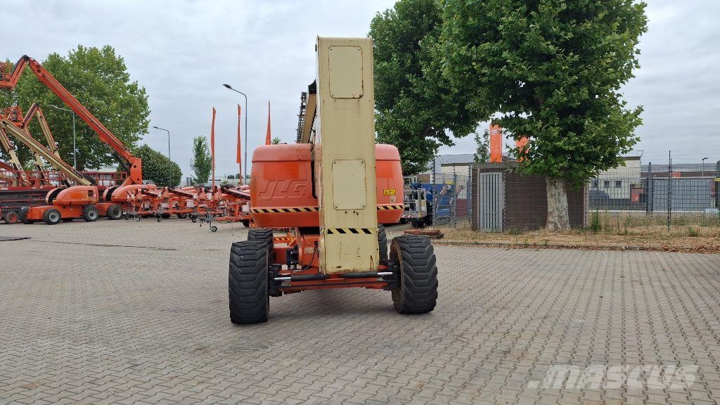 JLG 800AJ Articulated boom lifts