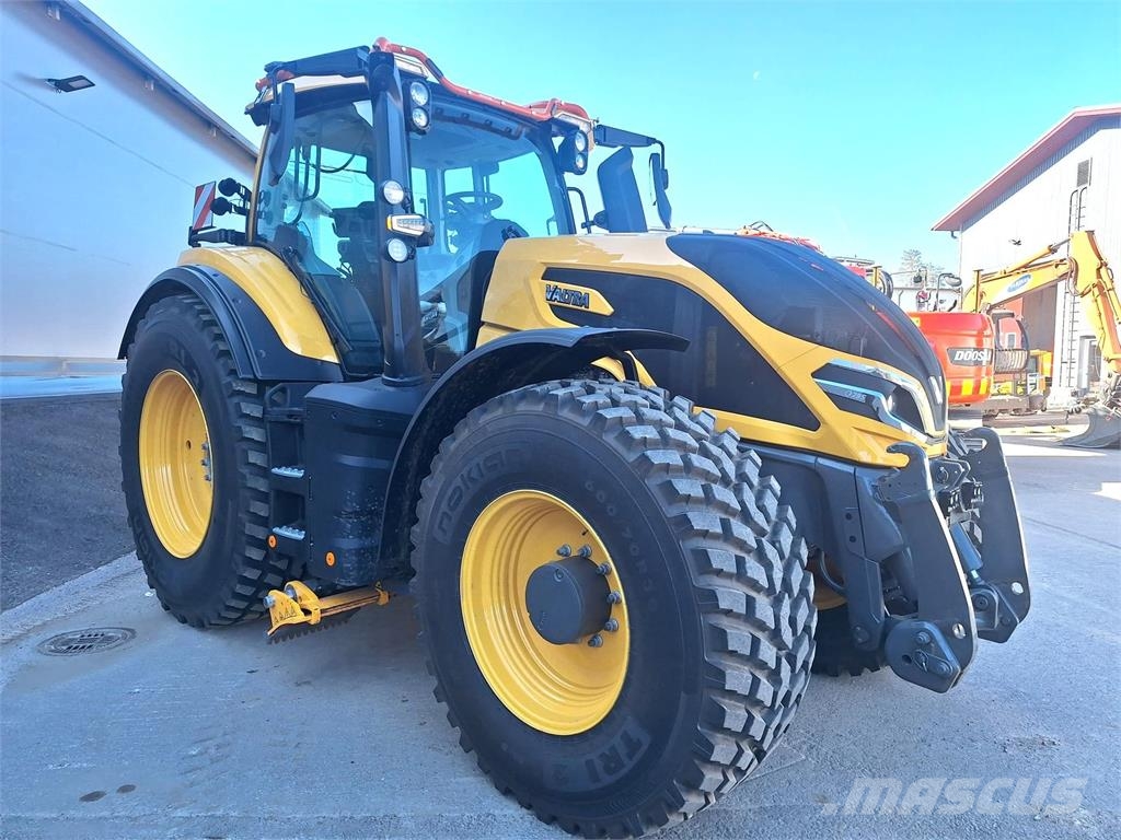 Valtra Q285 ALUSTERÄLLÄ Traktori