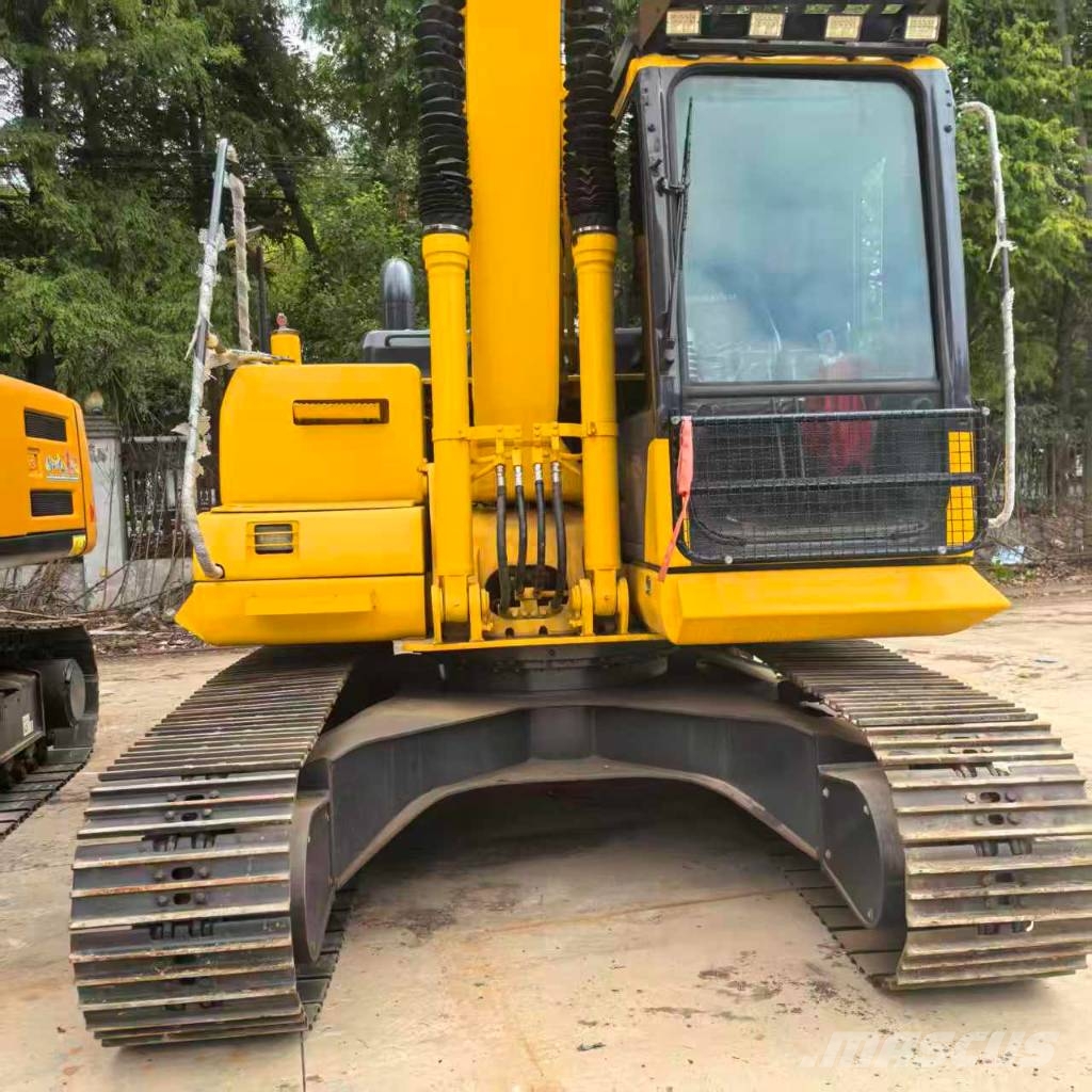 Komatsu PC130 Гусеничні екскаватори