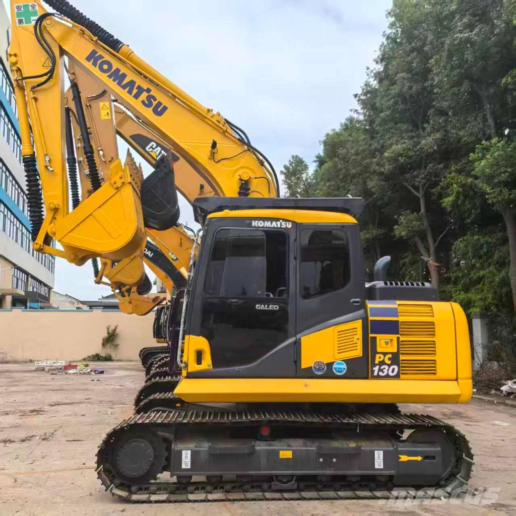 Komatsu PC130 Гусеничні екскаватори