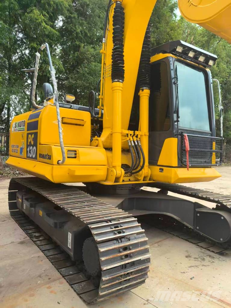 Komatsu PC130 Гусеничні екскаватори