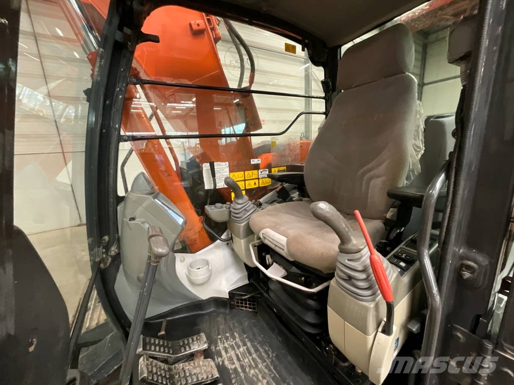 Hitachi ZX 135 US 5-B Rupsgraafmachines
