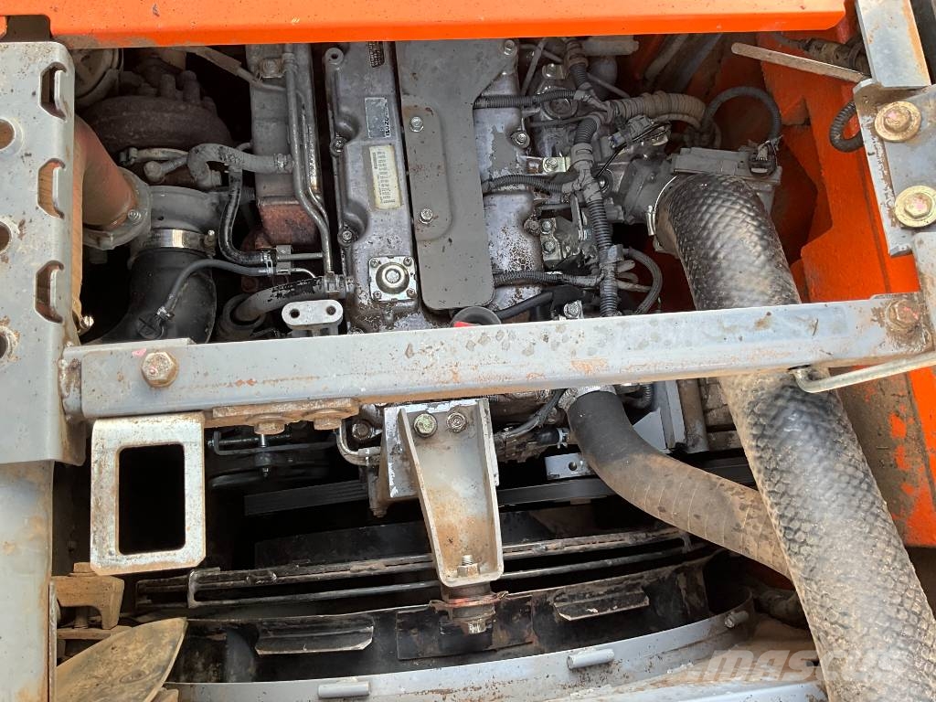 Hitachi ZX 135 US 5-B Rupsgraafmachines