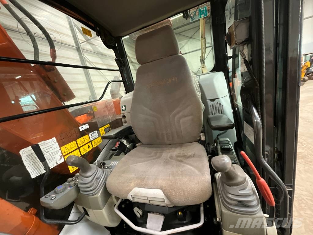 Hitachi ZX 135 US 5-B Rupsgraafmachines
