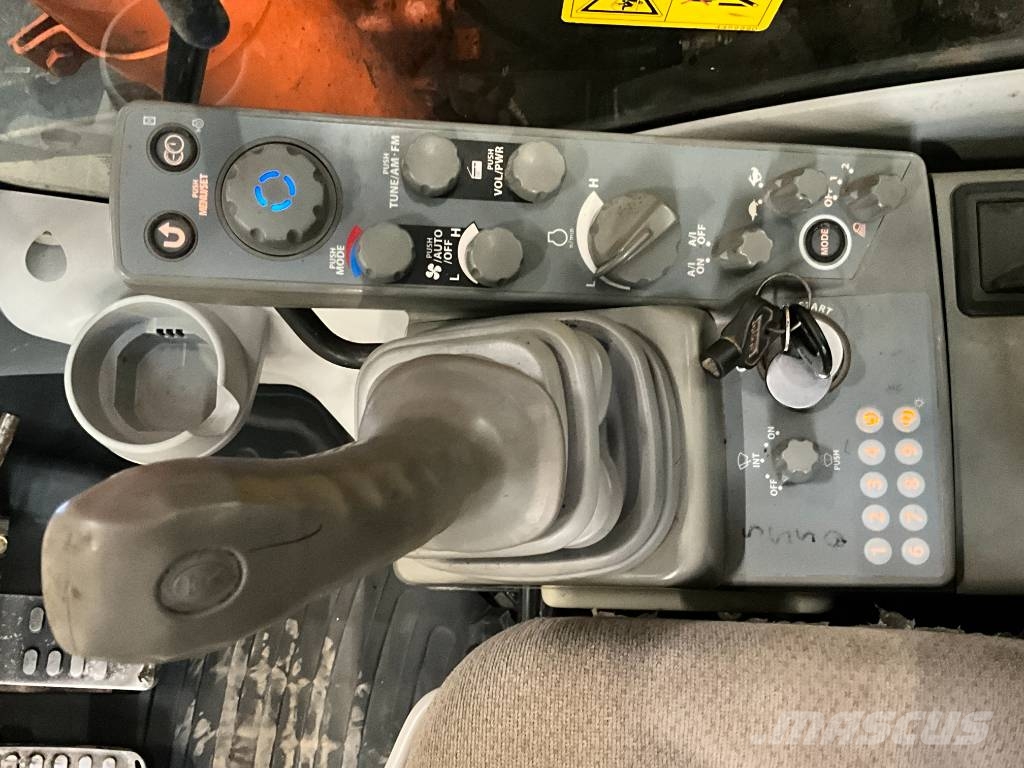 Hitachi ZX 135 US 5-B Rupsgraafmachines