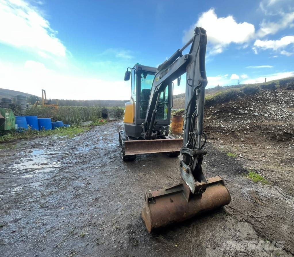 Volvo EC 25 D Mini kotrók < 7t