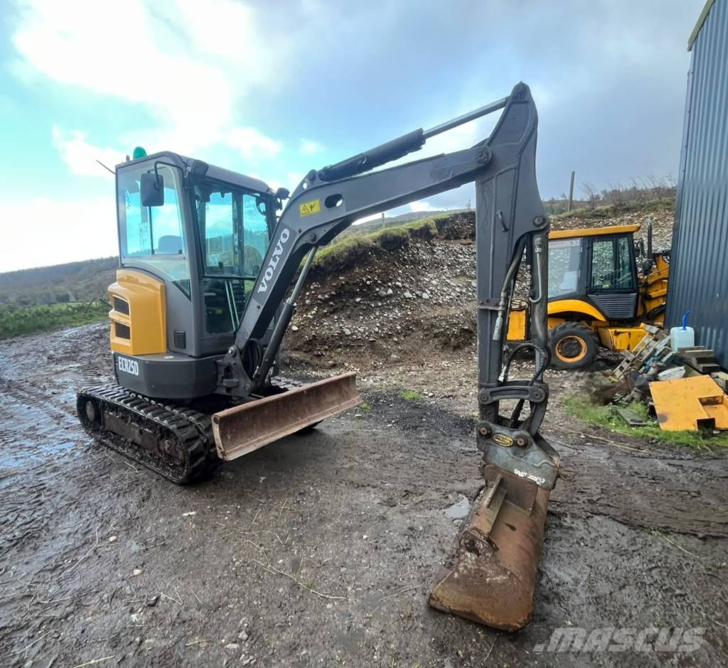 Volvo EC 25 D Mini kotrók < 7t