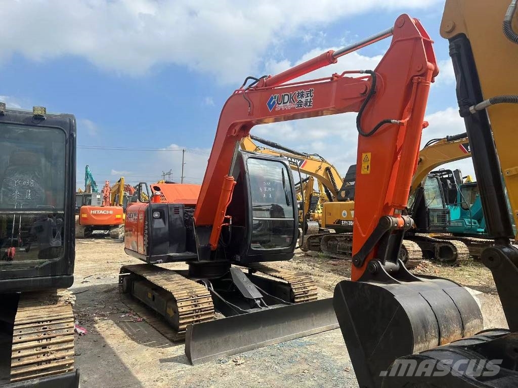 Hitachi ZX 75 中型挖掘机