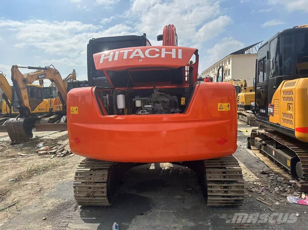 Hitachi ZX 75 中型挖掘机