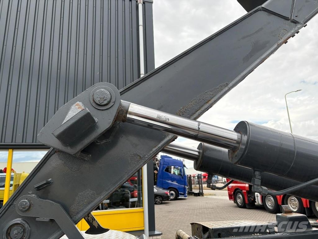 Scania P 410 + FASSI F 165 - 2X EXT. + 8X4 + HOOK ARM SYS Rol kiper kamioni s kukama za dizanje