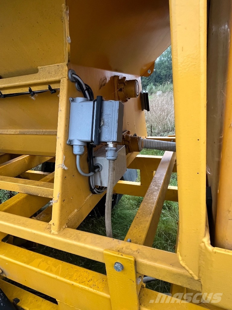Falköping C-2 BF Tuzlama araçları