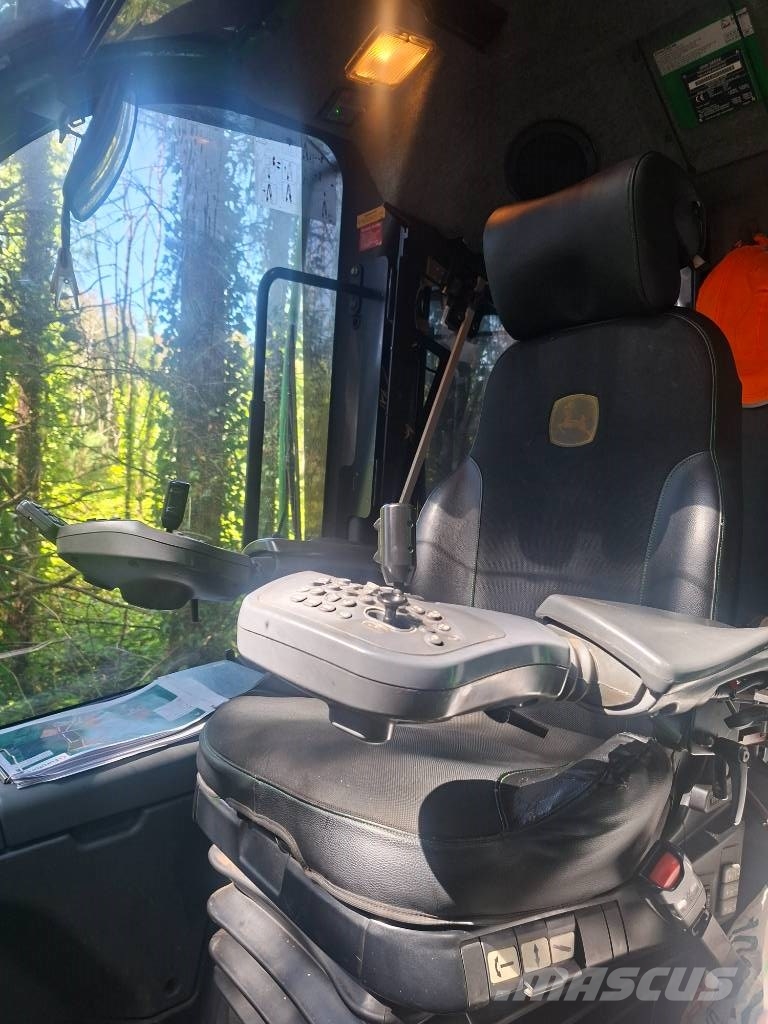 John Deere 1070 E Harvesters