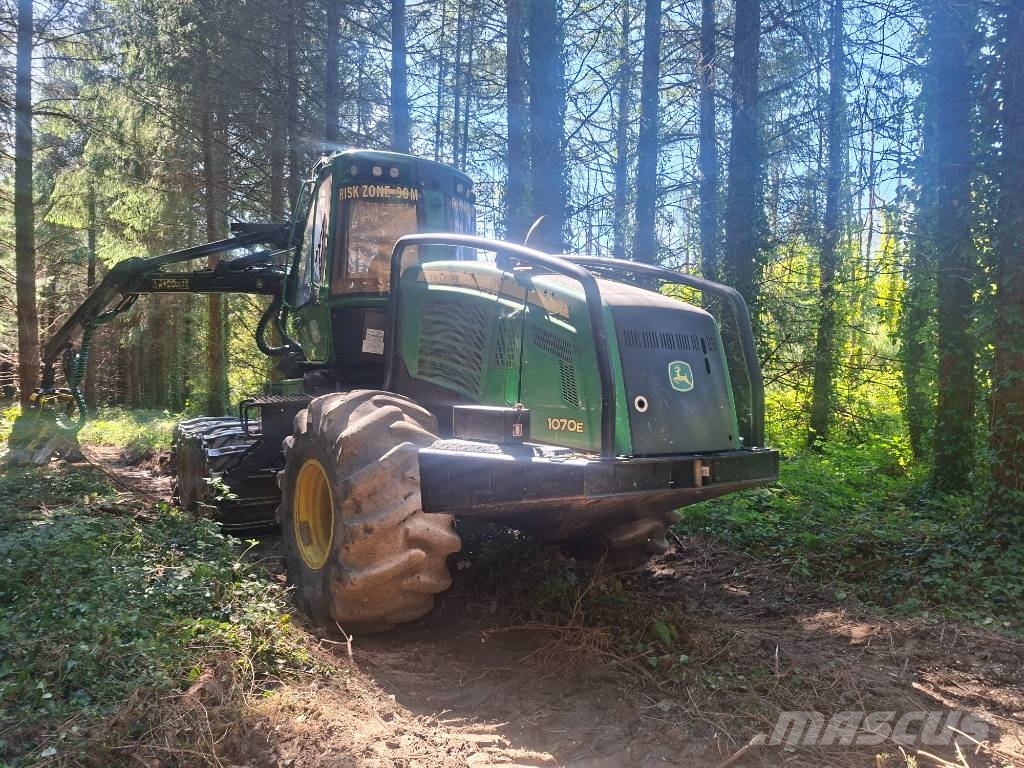 John Deere 1070 E Harvesters
