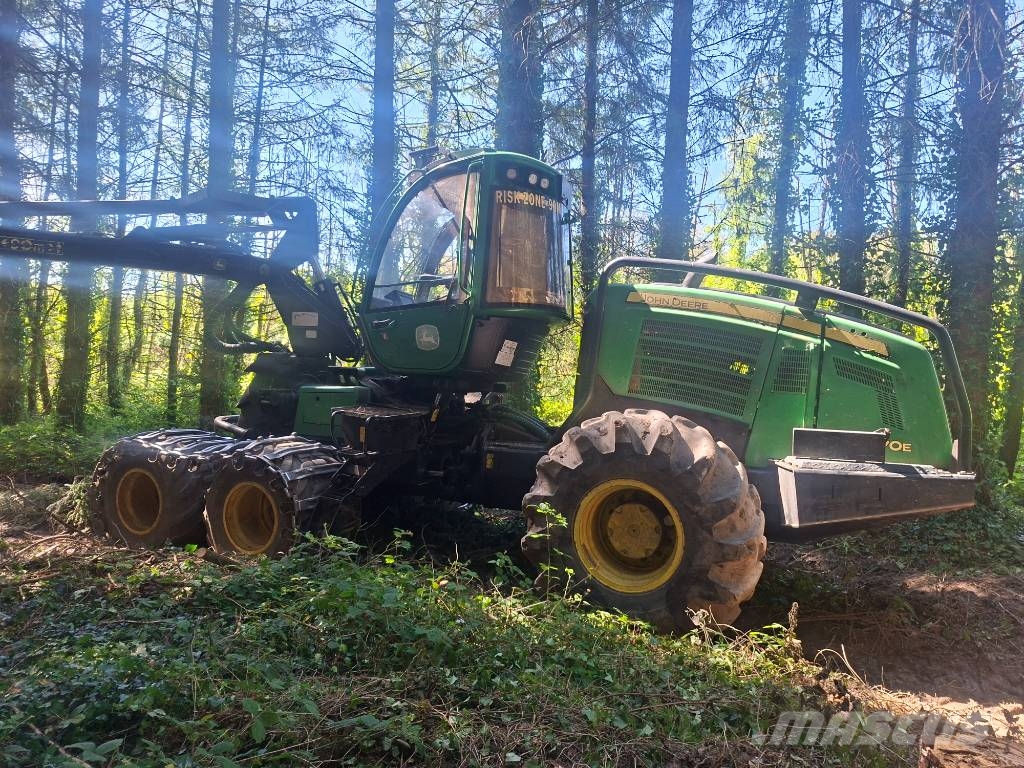 John Deere 1070 E Harvesters