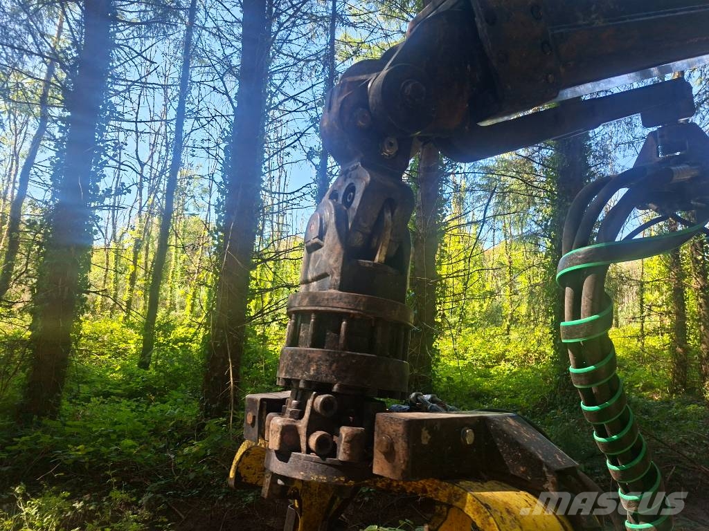 John Deere 1070 E Harvesters
