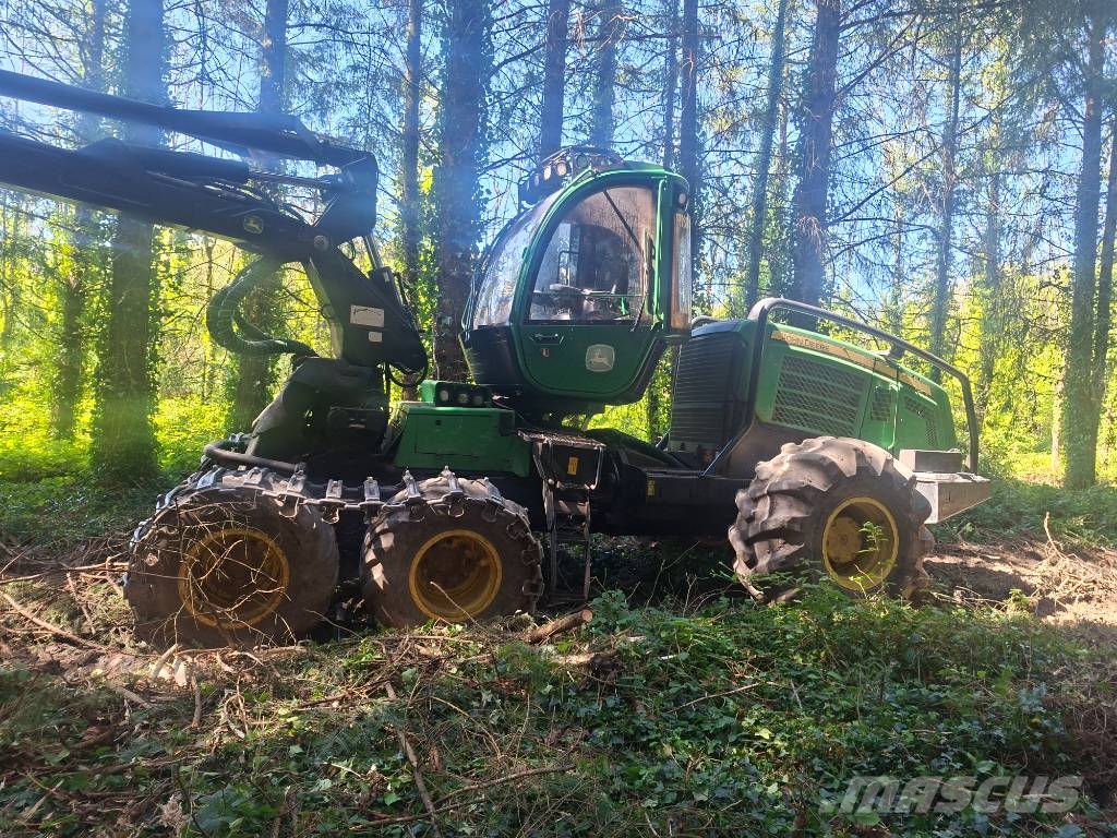 John Deere 1070 E Harvesters