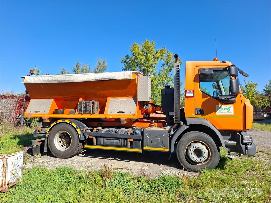 Renault D 16 + KOBIT SYKO 5H Chassis met cabine