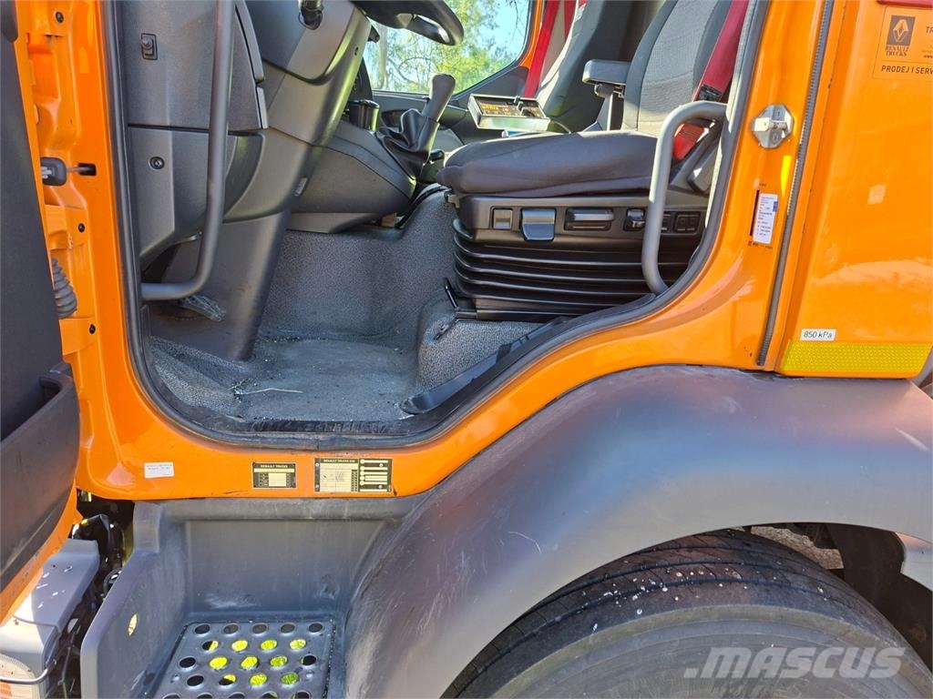 Renault D 16 + KOBIT SYKO 5H Chassis met cabine