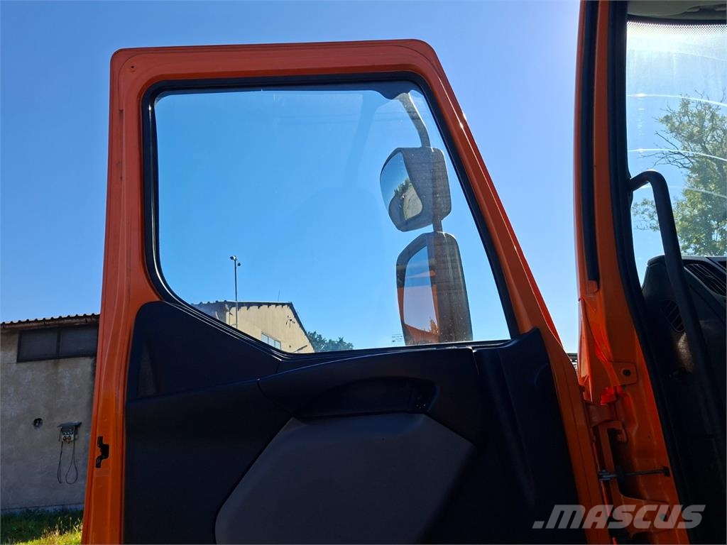 Renault D 16 + KOBIT SYKO 5H Chassis met cabine