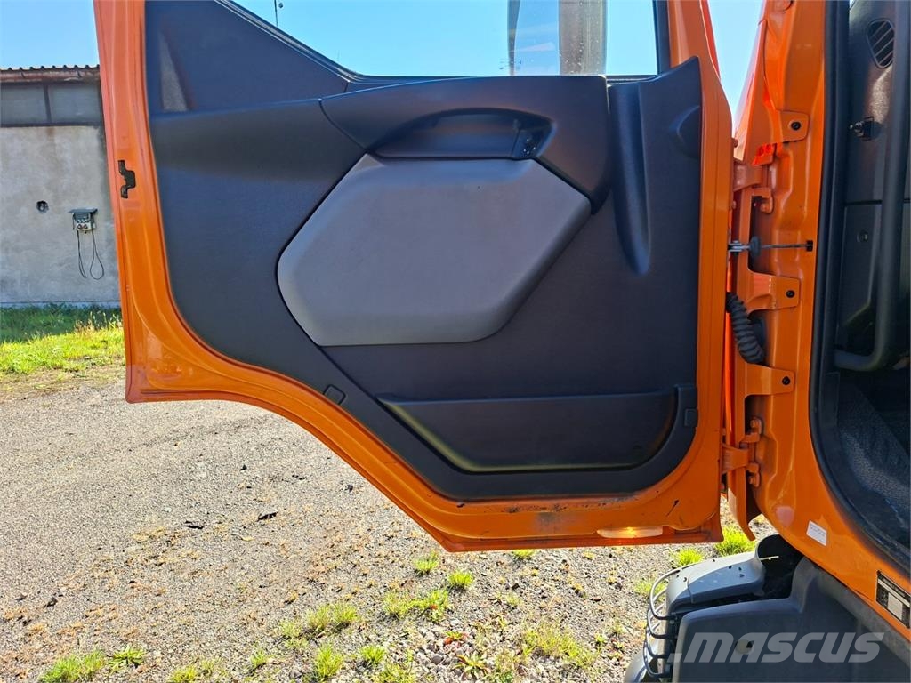 Renault D 16 + KOBIT SYKO 5H Chassis met cabine