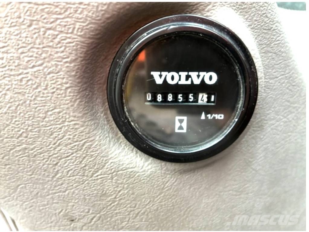 Volvo EC 300 D L Beltegraver