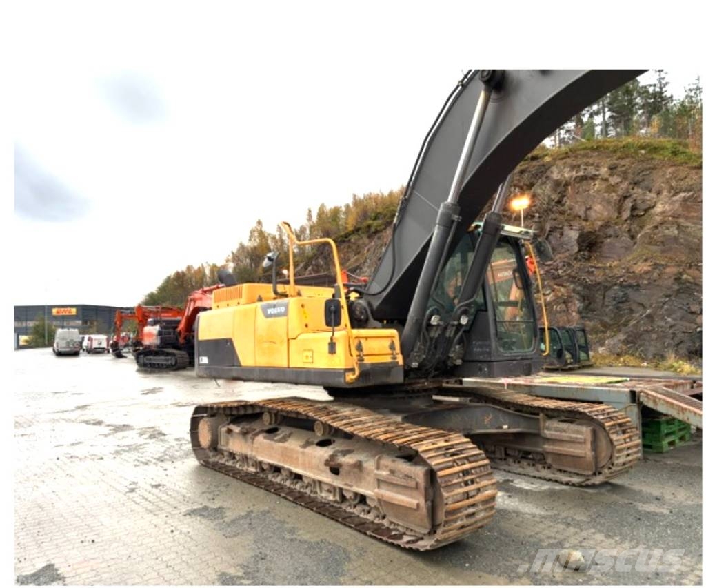 Volvo EC 300 D L Beltegraver
