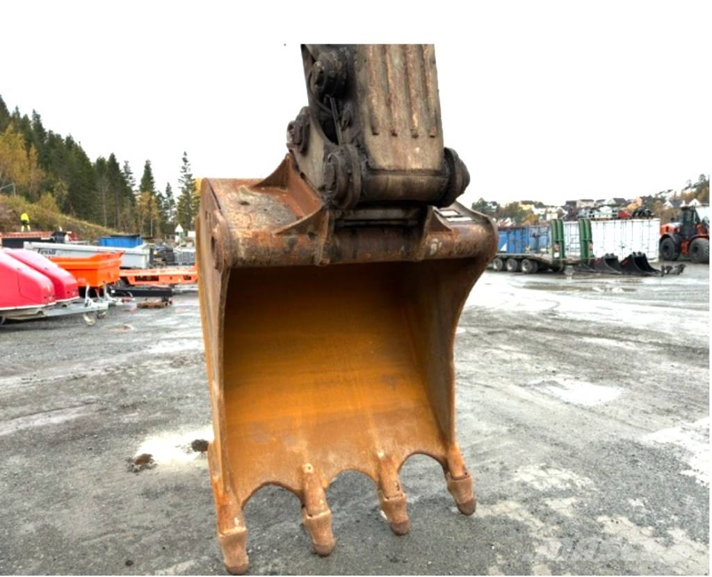 Volvo EC 300 D L Beltegraver
