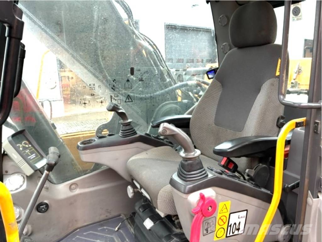 Volvo EC 300 D L Beltegraver