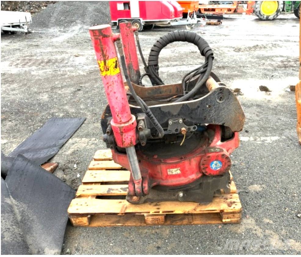 Volvo EC 300 D L Beltegraver