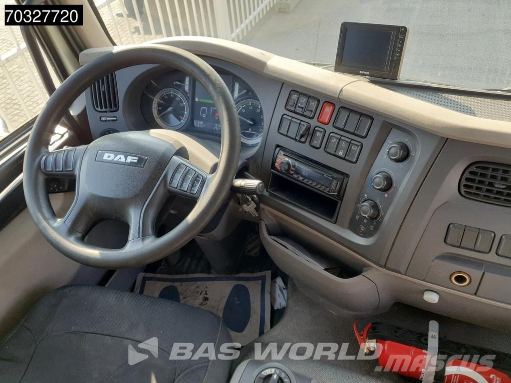 DAF LF 250 4X2 HYVA Crane Remote Euro 6 Camiones de cama baja