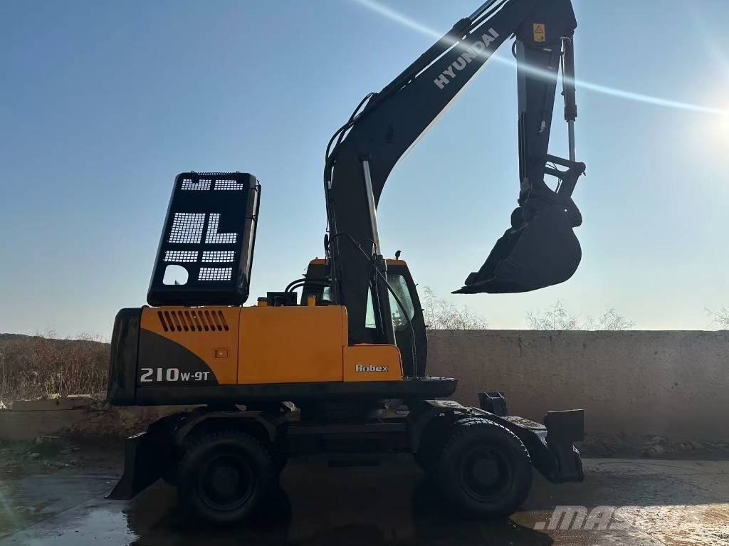 Hyundai 210W-9T Wheeled excavators