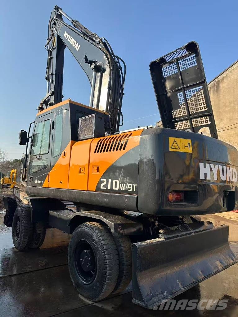Hyundai 210W-9T Wheeled excavators