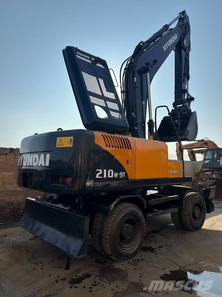 Hyundai 210W-9T Wheeled excavators
